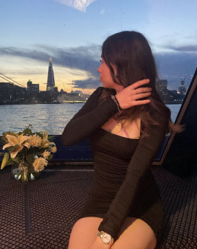 Livvie, 18, United Kingdom