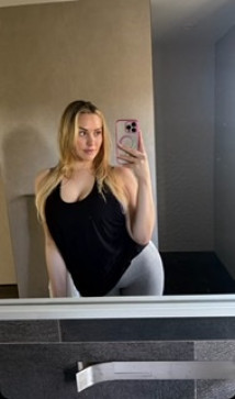 Olivia Marrt, 28, United States
