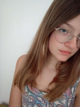 Gabi, 18, United Kingdom