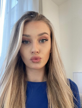 Angela Warren, 32, United States