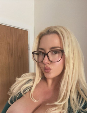 Ashley, 27, United States