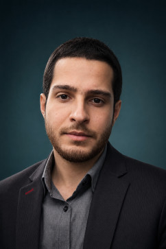 Momo, 26, Iran