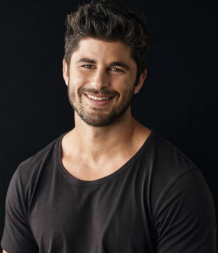 James, 32, United States