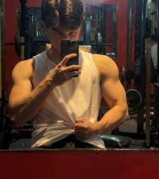 Zyy, 21, Philippines