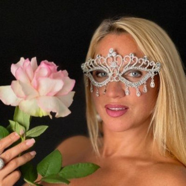 Dogknotting Queen, 32, United States