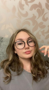 Emma, 27
