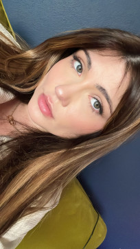 Mia, 25, United States