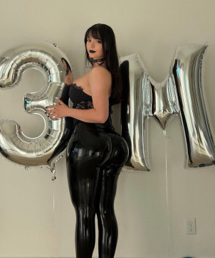 Molly, 33, United States