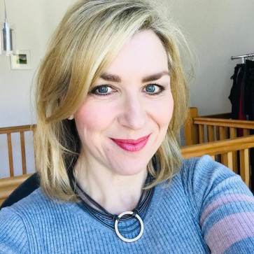 Victoria, 48, United States