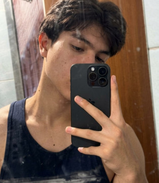 Zyy, 21, Philippines