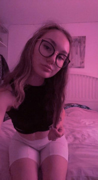Ella, 28, United States