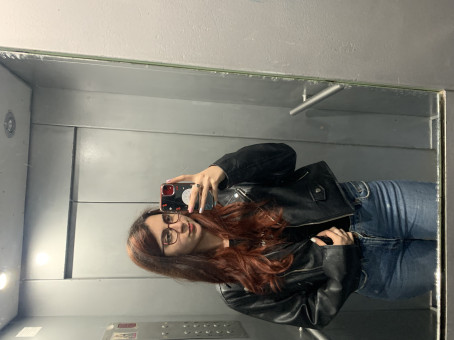 Adriana, 23, Romania