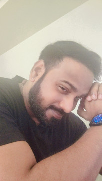 Ronie Makvana, 41, India