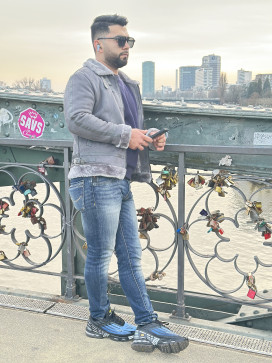 Ali, 30, Spain