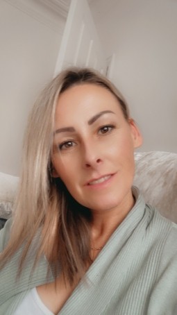 Clarisse, 42, United Kingdom