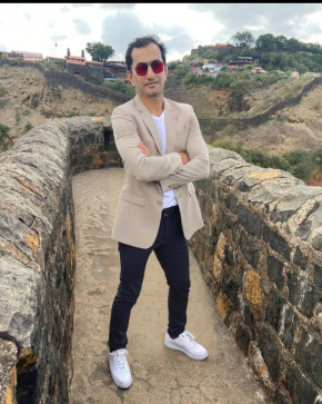 Crisp Luv, 41, India